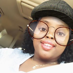 Meet your Posher, Magela